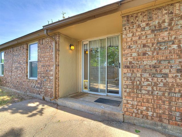 2143 Lonnie Lane, Moore, OK 73170