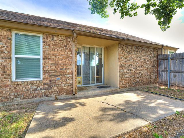 2143 Lonnie Lane, Moore, OK 73170