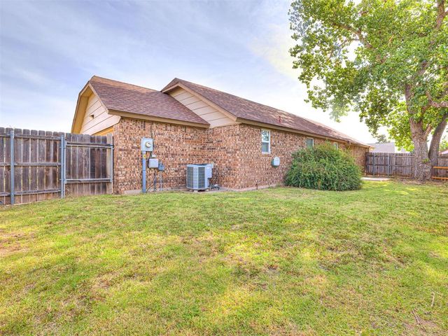 2143 Lonnie Lane, Moore, OK 73170