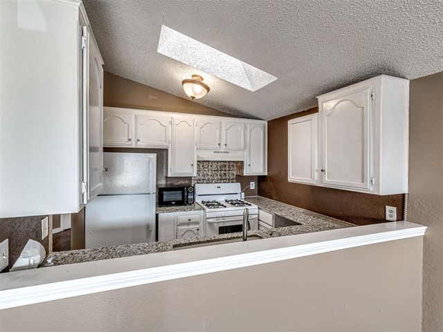 2143 Lonnie Lane, Moore, OK 73170