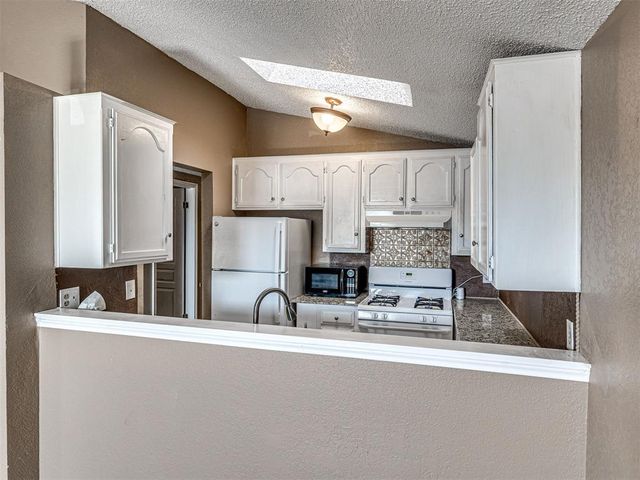 2143 Lonnie Lane, Moore, OK 73170