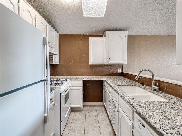 2143 Lonnie Lane, Moore, OK 73170