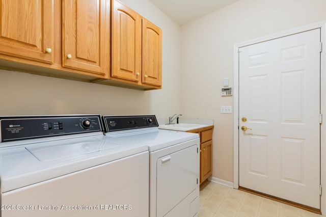 5601 Wild Iris Lane, Haslett, MI 48840