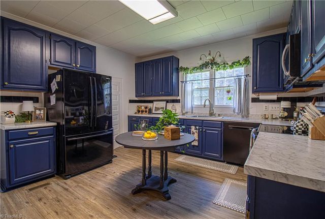 1105 Jonestown Road, Winston-salem, NC 27103