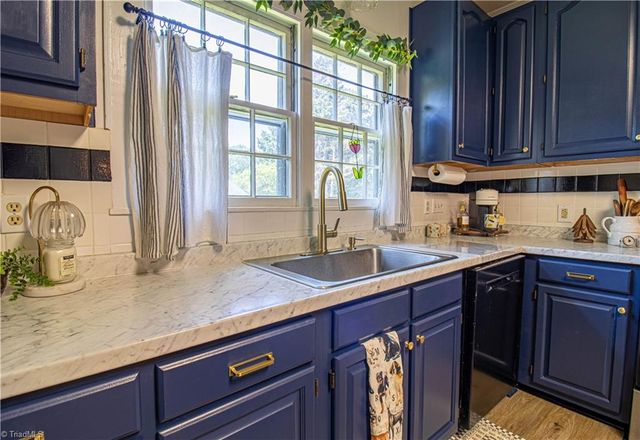 1105 Jonestown Road, Winston-salem, NC 27103