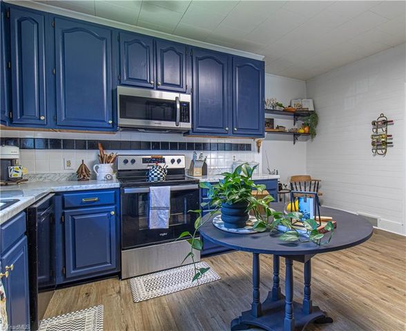 1105 Jonestown Road, Winston-salem, NC 27103