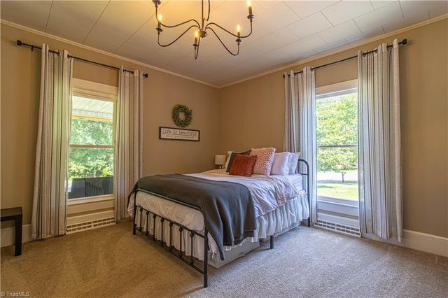 1105 Jonestown Road, Winston-salem, NC 27103