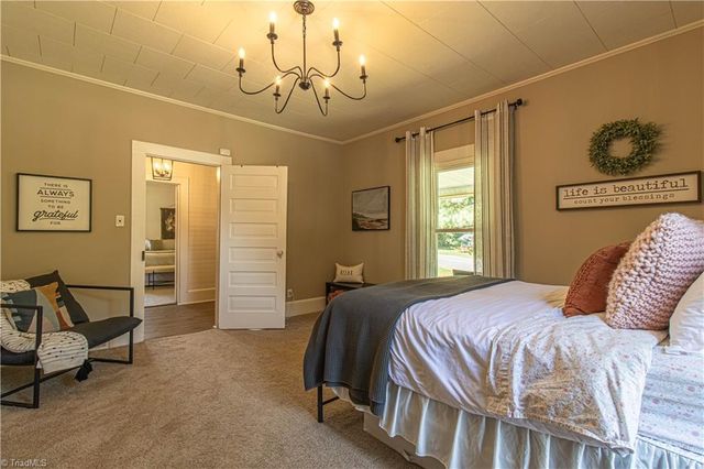 1105 Jonestown Road, Winston-salem, NC 27103
