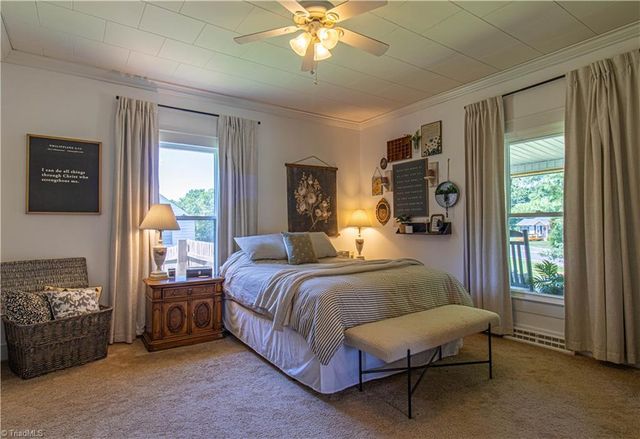 1105 Jonestown Road, Winston-salem, NC 27103