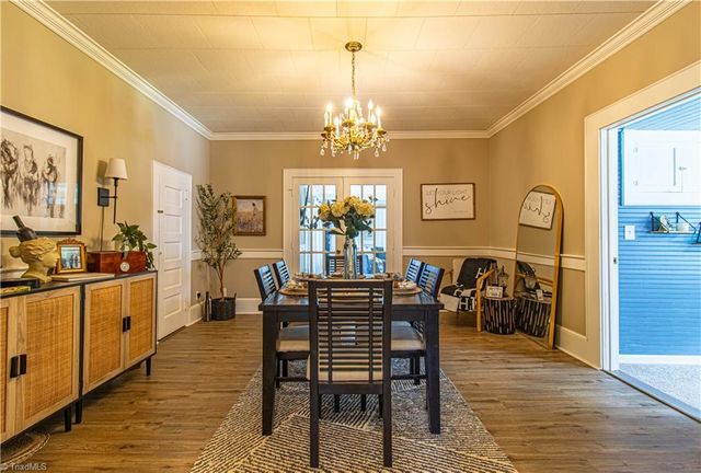 1105 Jonestown Road, Winston-salem, NC 27103