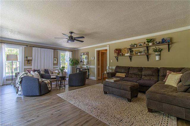 1105 Jonestown Road, Winston-salem, NC 27103