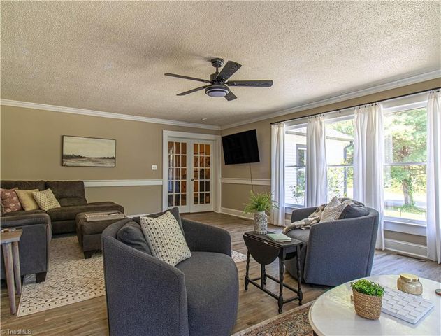 1105 Jonestown Road, Winston-salem, NC 27103