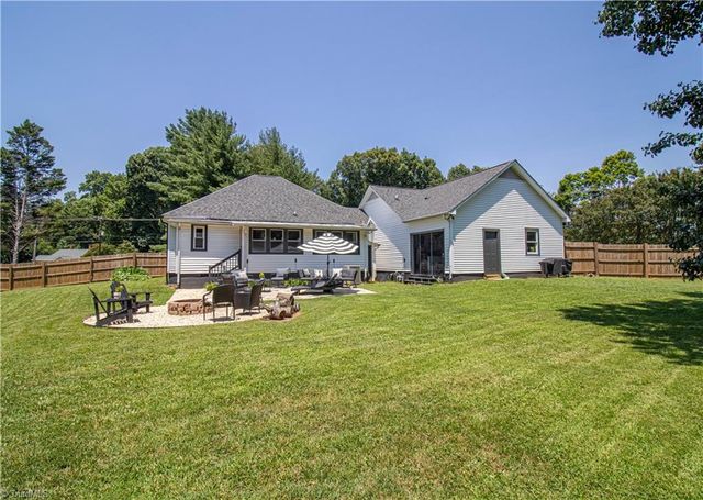 1105 Jonestown Road, Winston-salem, NC 27103