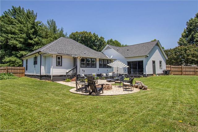 1105 Jonestown Road, Winston-salem, NC 27103