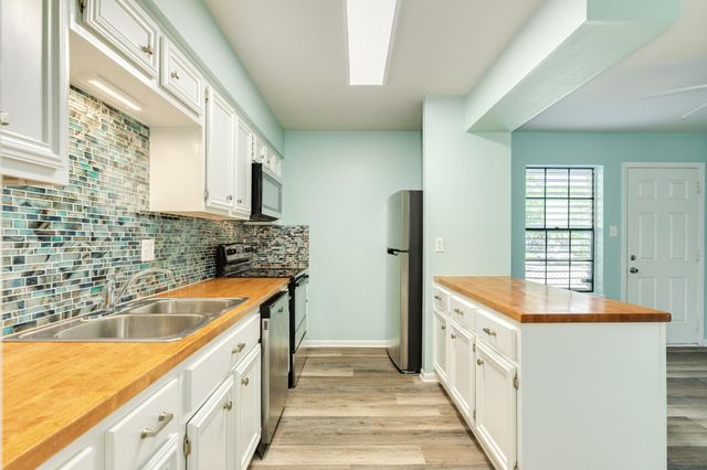 711 7th Street 5, Galveston, TX 77550
