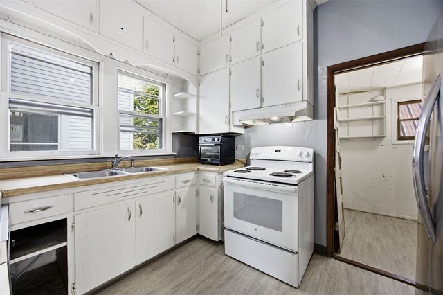 1624 6th Avenue SE, Cedar Rapids, IA 52402