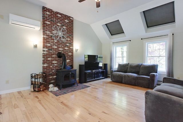 1 Kayla Ln, Pepperell, MA 01463
