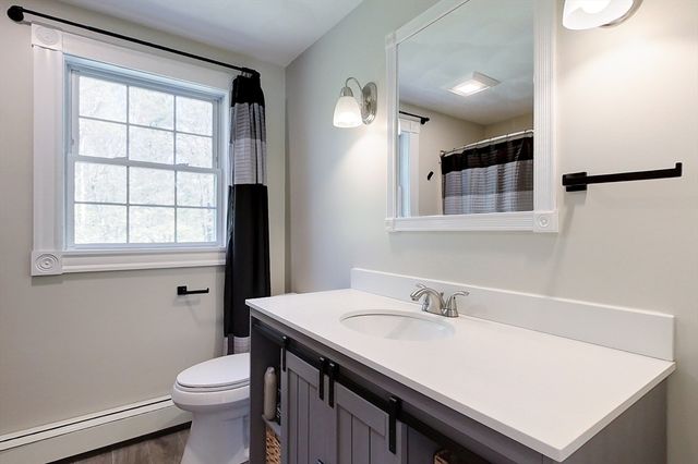 1 Kayla Ln, Pepperell, MA 01463