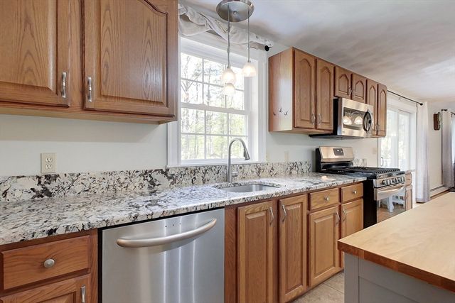 1 Kayla Ln, Pepperell, MA 01463