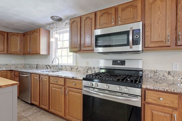1 Kayla Ln, Pepperell, MA 01463