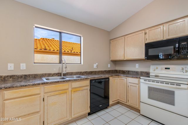 8645 W MAUI Lane, Peoria, AZ 85381