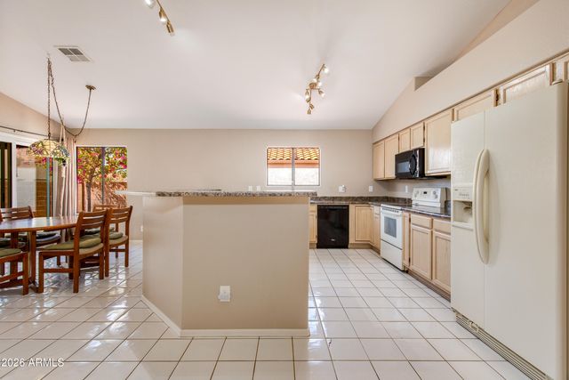 8645 W MAUI Lane, Peoria, AZ 85381