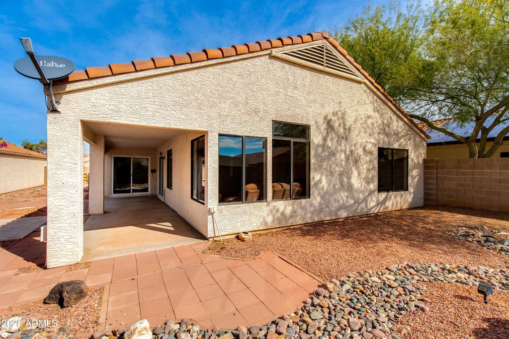 Image 11 of property listing at 8645 W MAUI Lane, Peoria, AZ 85381
