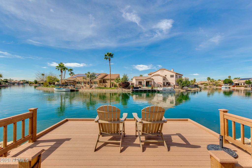 Image 12 of property listing at 8645 W MAUI Lane, Peoria, AZ 85381