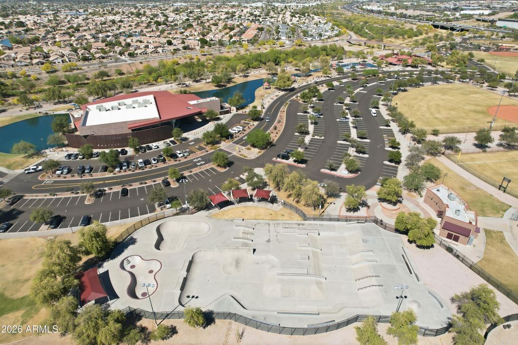 Image 24 of property listing at 8645 W MAUI Lane, Peoria, AZ 85381