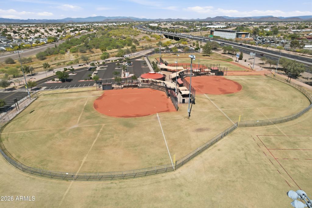 Image 25 of property listing at 8645 W MAUI Lane, Peoria, AZ 85381