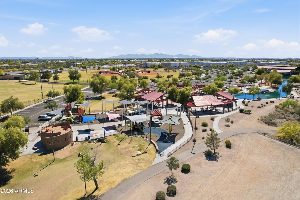 Image 26 of property listing at 8645 W MAUI Lane, Peoria, AZ 85381