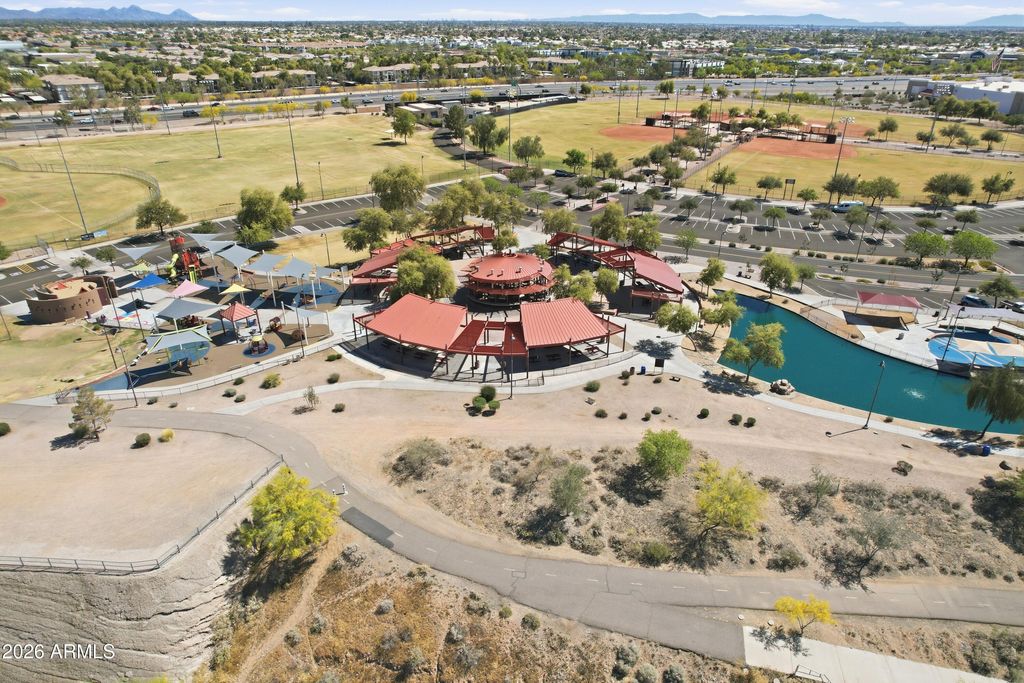 Image 27 of property listing at 8645 W MAUI Lane, Peoria, AZ 85381
