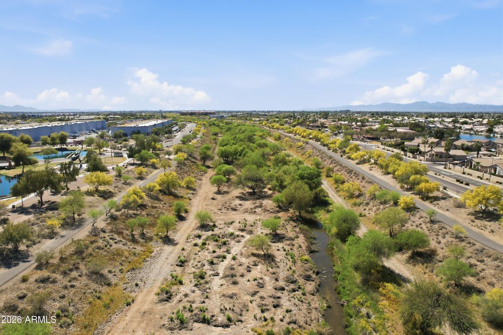 Image 28 of property listing at 8645 W MAUI Lane, Peoria, AZ 85381