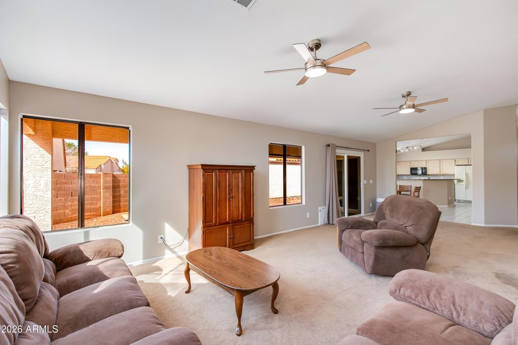 Image 4 of property listing at 8645 W MAUI Lane, Peoria, AZ 85381
