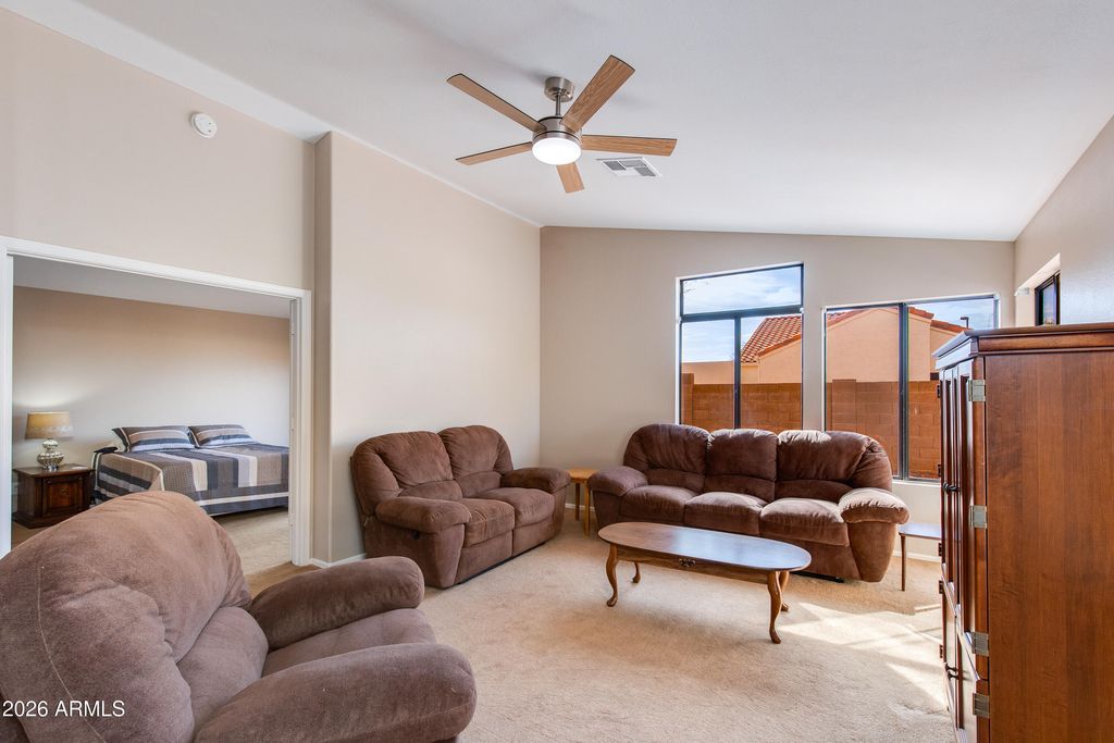 Image 5 of property listing at 8645 W MAUI Lane, Peoria, AZ 85381