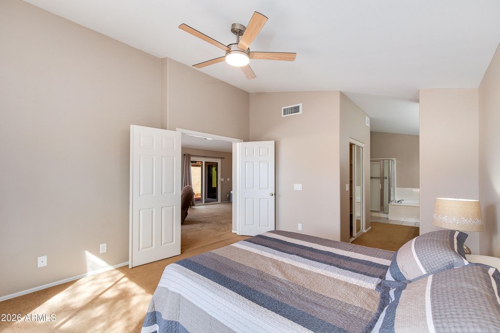 Image 6 of property listing at 8645 W MAUI Lane, Peoria, AZ 85381