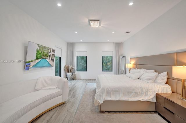 5742 E Brookfield Cir E, Hollywood, FL 33312