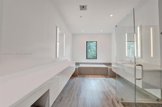 5742 E Brookfield Cir E, Hollywood, FL 33312