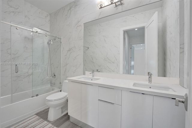5742 E Brookfield Cir E, Hollywood, FL 33312