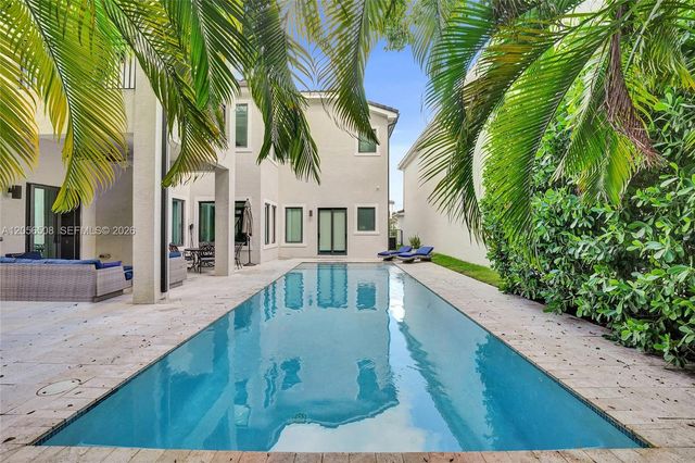 5742 E Brookfield Cir E, Hollywood, FL 33312