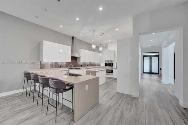 5742 E Brookfield Cir E, Hollywood, FL 33312