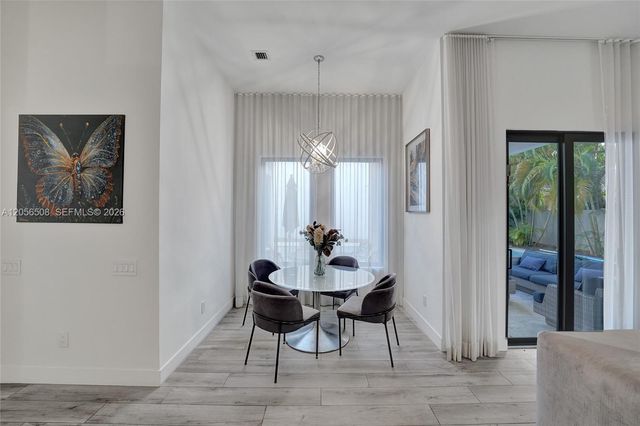 5742 E Brookfield Cir E, Hollywood, FL 33312