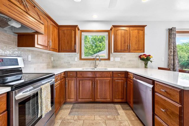N9152 KERNAN AVENUE, Appleton, WI 54915