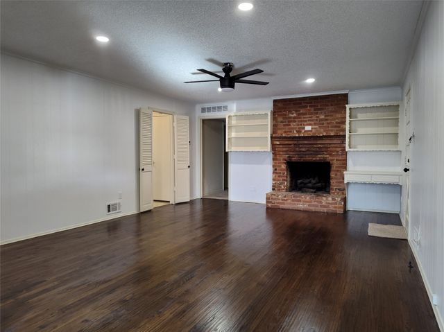 910 Worcester Lane, Garland, TX 75040