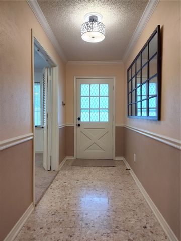 910 Worcester Lane, Garland, TX 75040