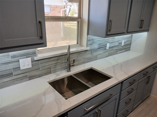 910 Worcester Lane, Garland, TX 75040