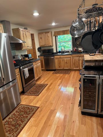 128 Upper Pines Road, Warren, VT 05674