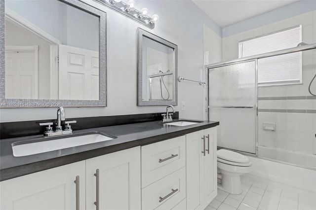 1560 Seagrape Way, Hollywood, FL 33019