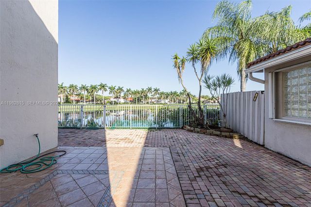 1560 Seagrape Way, Hollywood, FL 33019