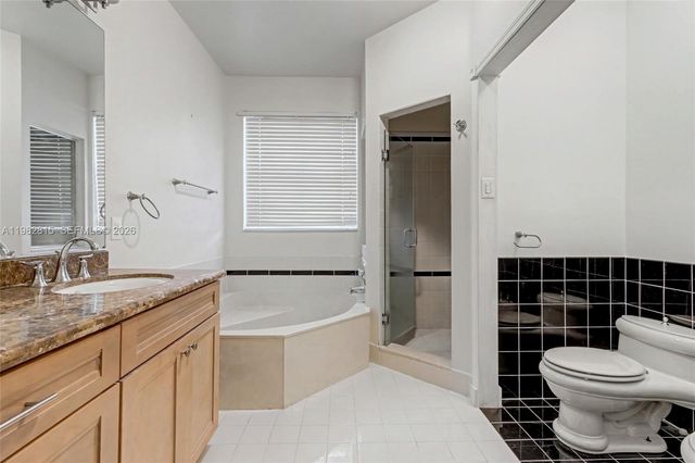 1560 Seagrape Way, Hollywood, FL 33019